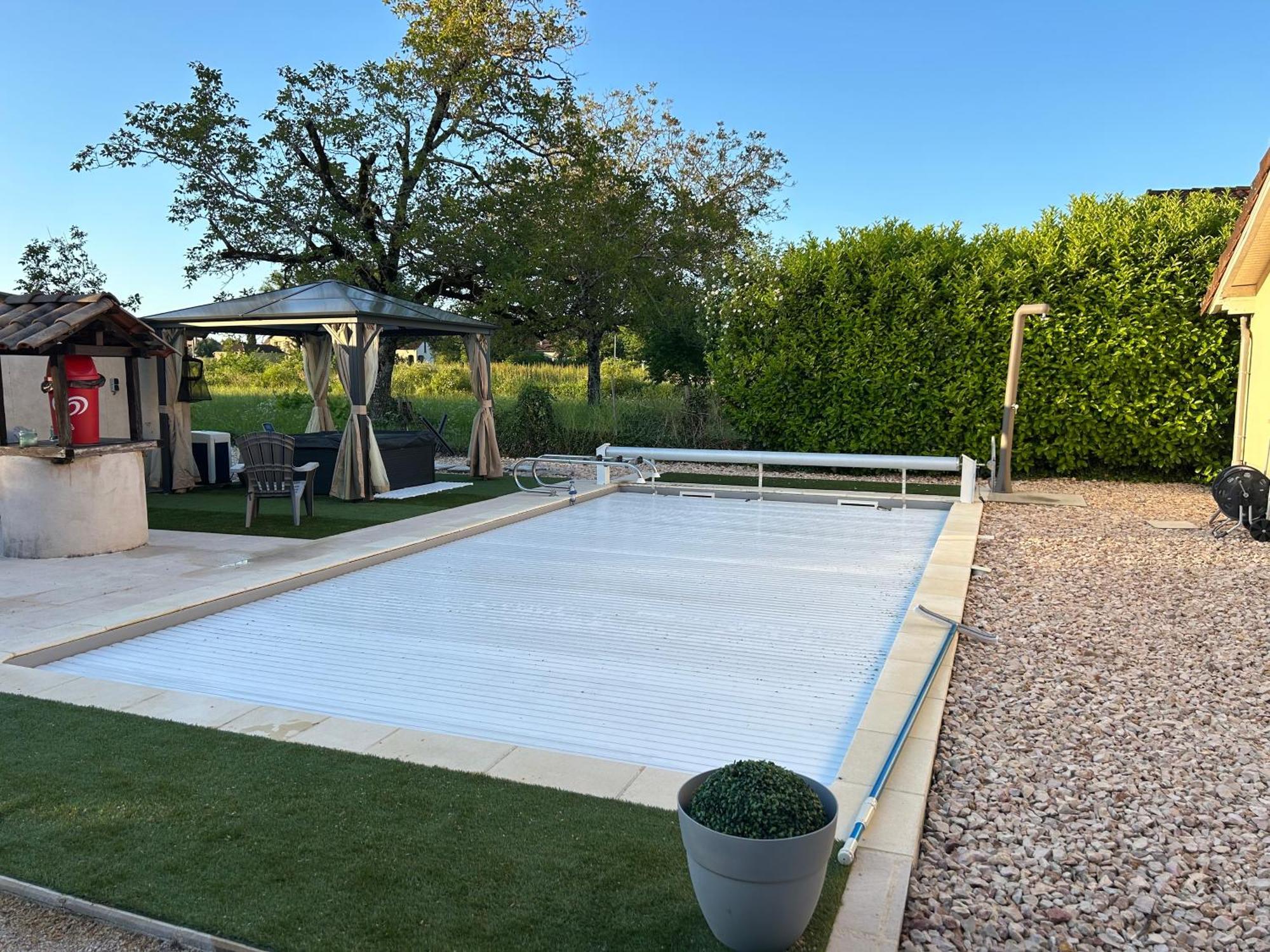 Jolie Villa Independante Climatisee 3 Chambres Tout Confort 6 Couchages, Piscine Chauffee 4 X 8 Disponible Selon Meteo De Mai A Fin Septembre, Jacuzzi 4 Places, Boulodrome Eclaire, Ping-Pong, Wifi, Proche Commerces Animaux Domestiques Sur Demande Bretenoux Exterior foto