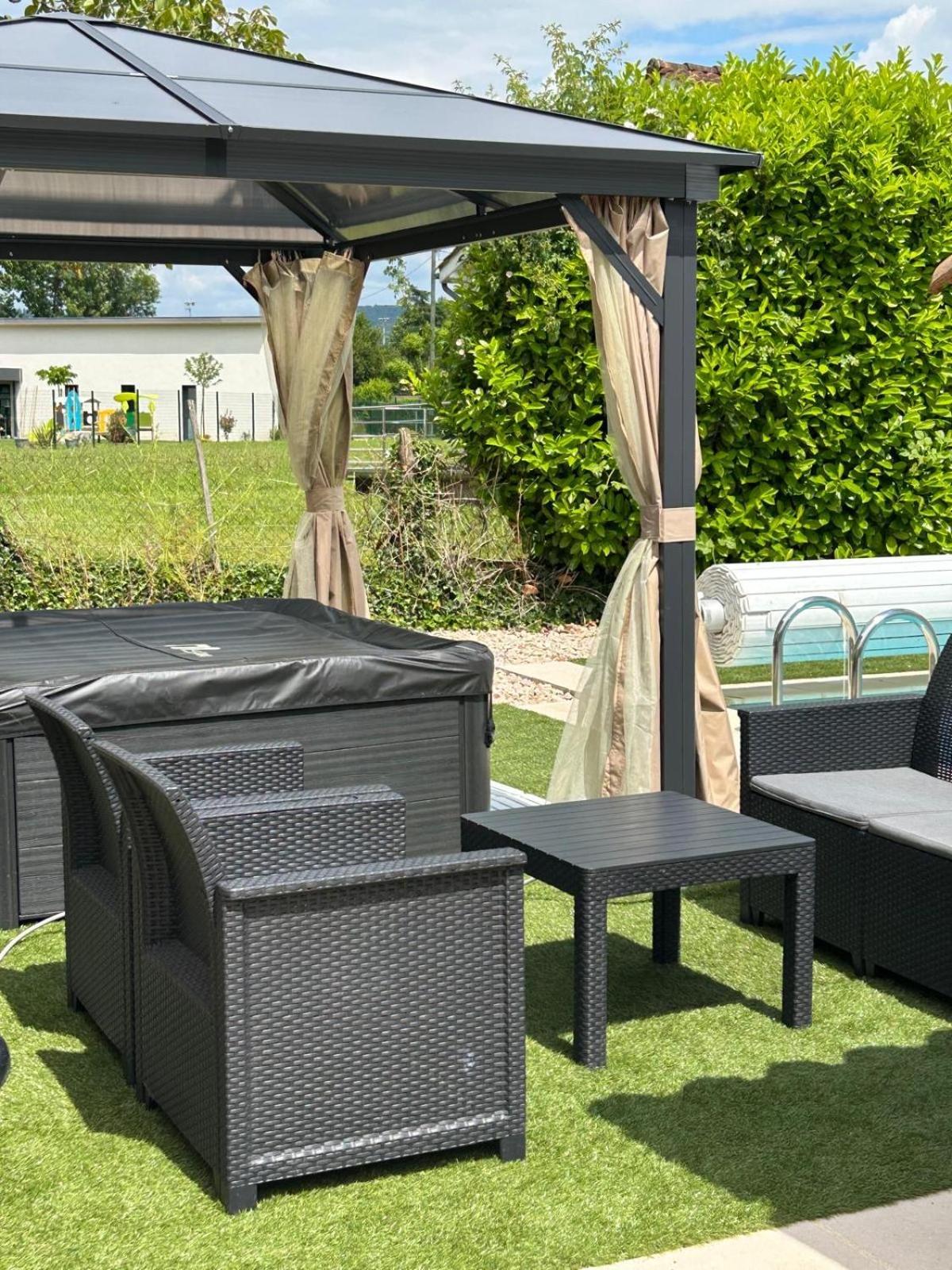 Jolie Villa Independante Climatisee 3 Chambres Tout Confort 6 Couchages, Piscine Chauffee 4 X 8 Disponible Selon Meteo De Mai A Fin Septembre, Jacuzzi 4 Places, Boulodrome Eclaire, Ping-Pong, Wifi, Proche Commerces Animaux Domestiques Sur Demande Bretenoux Exterior foto