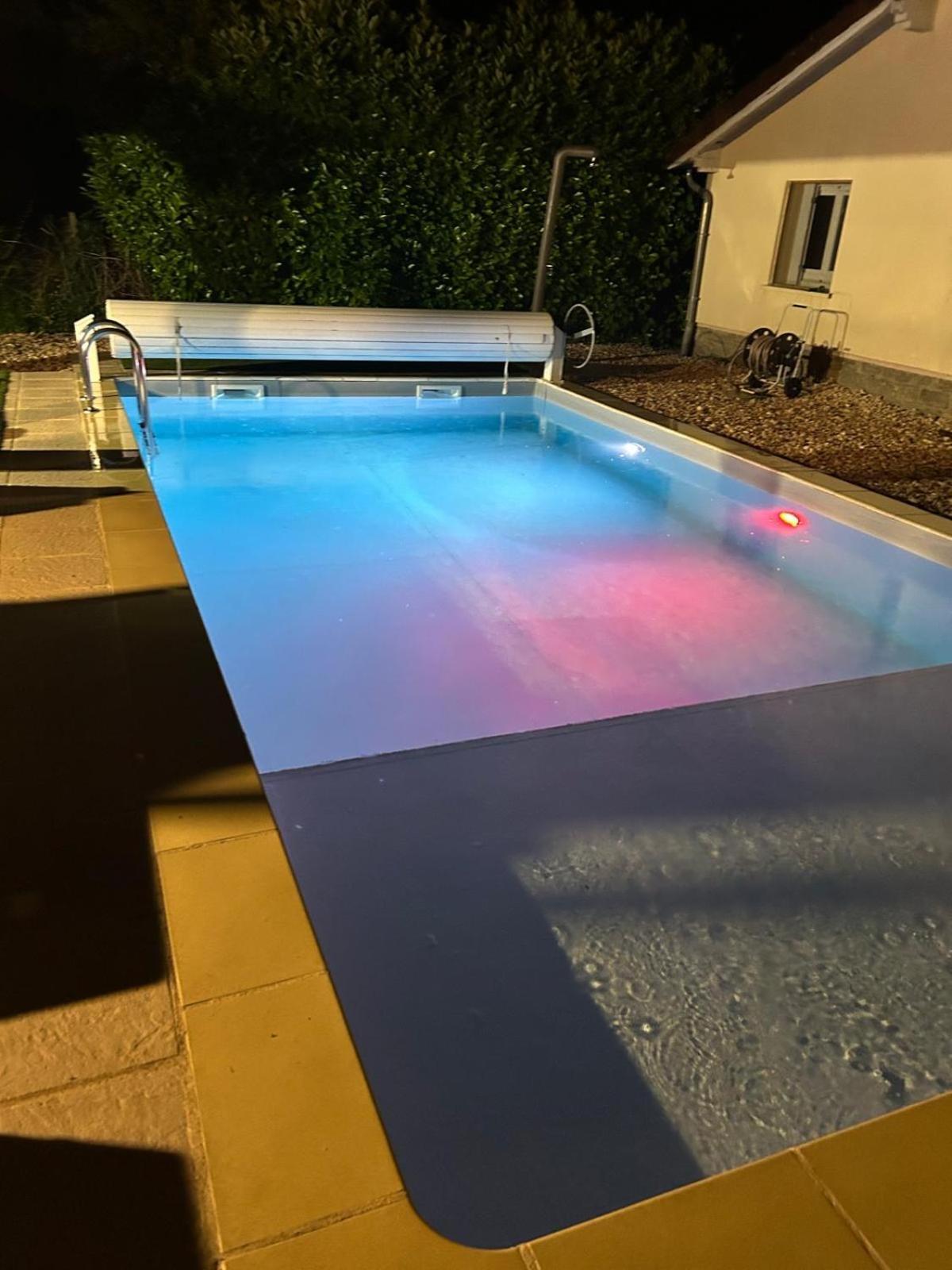 Jolie Villa Independante Climatisee 3 Chambres Tout Confort 6 Couchages, Piscine Chauffee 4 X 8 Disponible Selon Meteo De Mai A Fin Septembre, Jacuzzi 4 Places, Boulodrome Eclaire, Ping-Pong, Wifi, Proche Commerces Animaux Domestiques Sur Demande Bretenoux Exterior foto